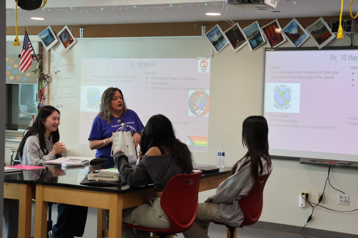 Science teacher Paige Lundquist leads her third period Honors Biology class on May 10.