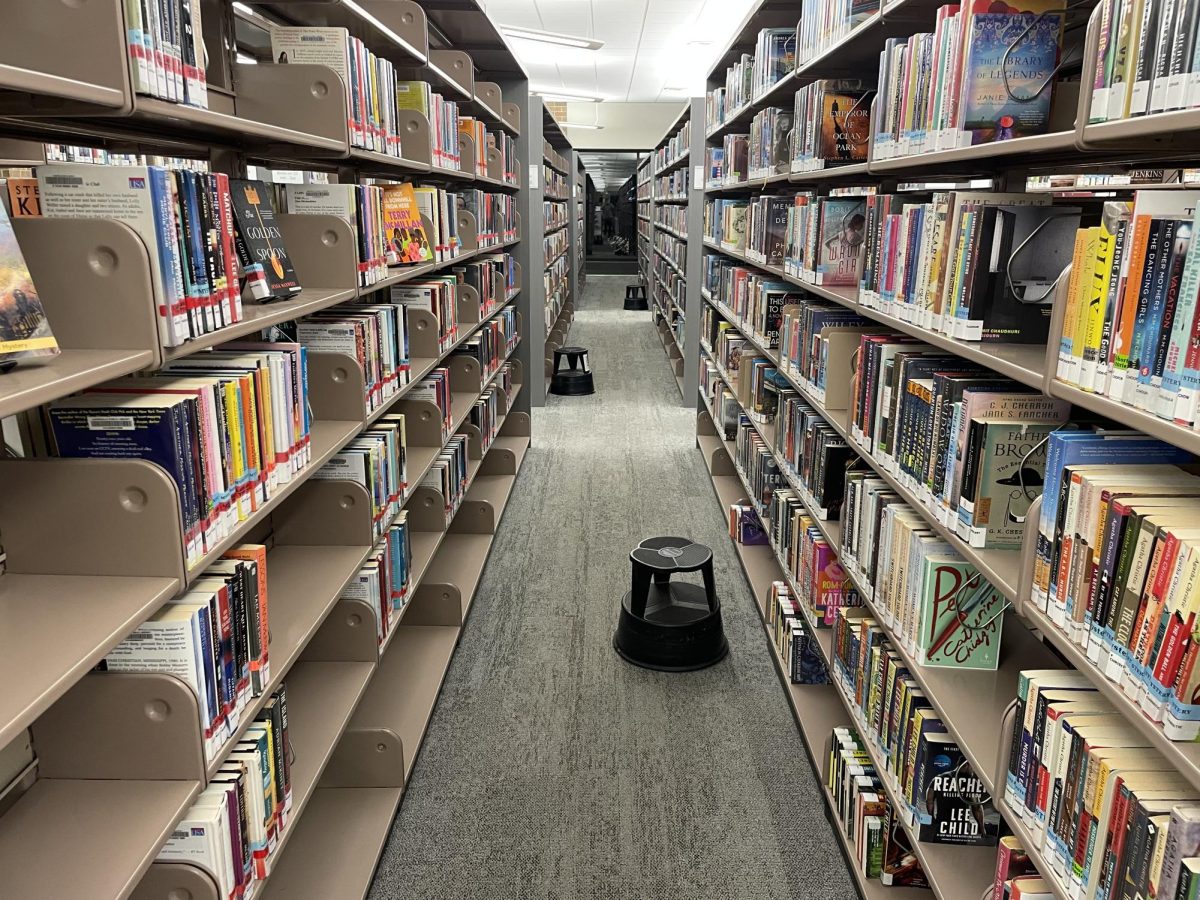 Aisles at Nichols Library are empty on Jan. 15. Across Naperville and nationally, students are reading less and for shorter durations, often avoiding long-form texts like those found in libraries.